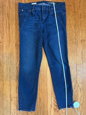 Gap 1969 Women’s Dark Blue Skinny Jeans